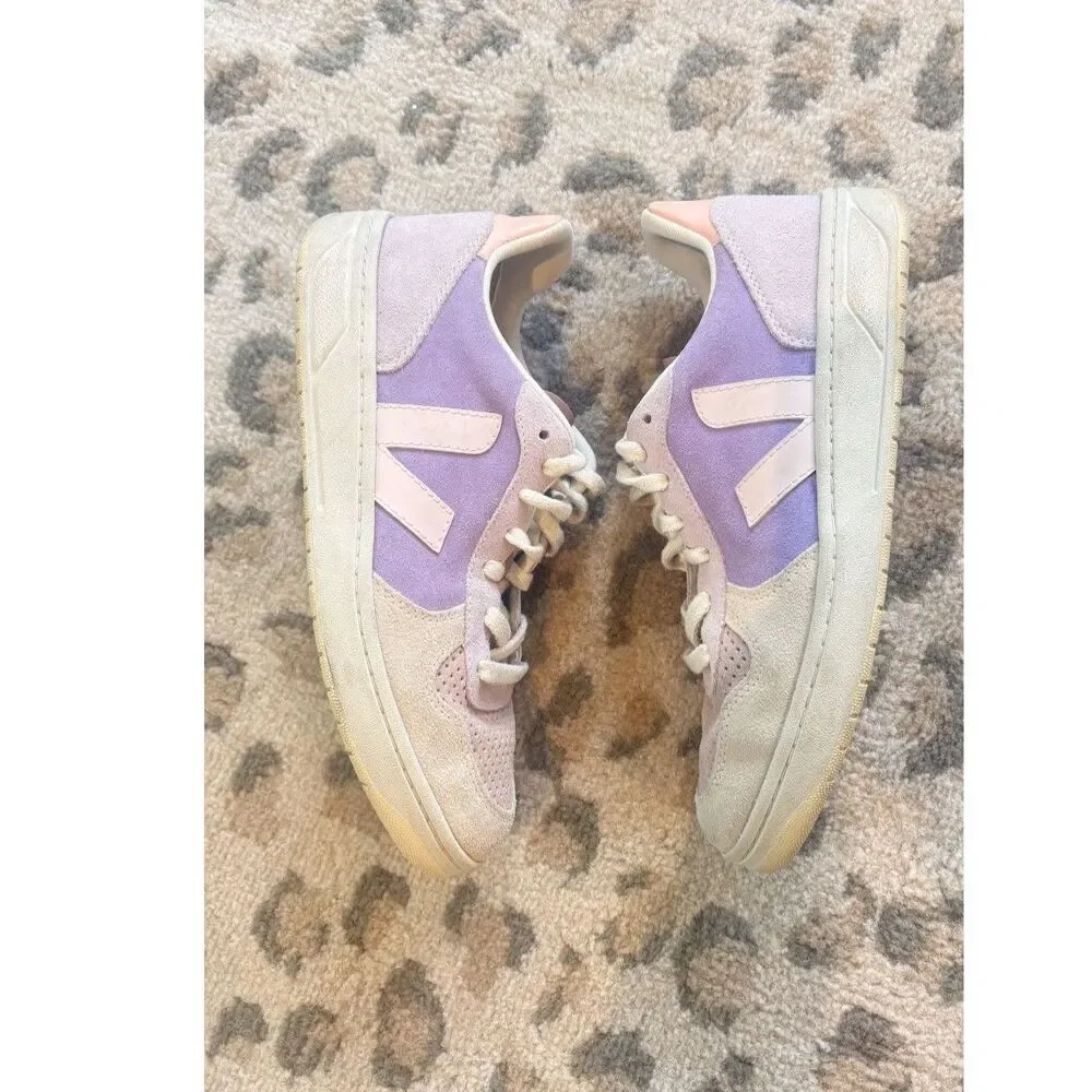 Veja 10 suede
